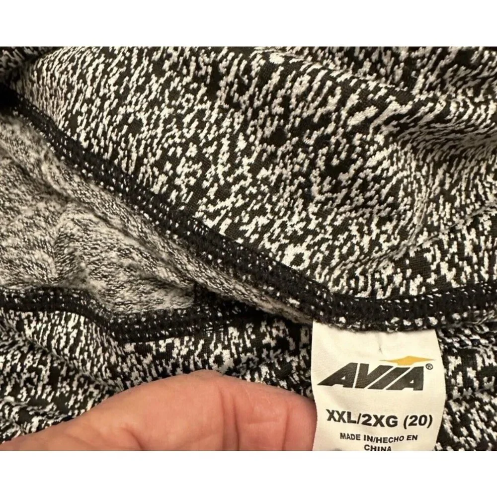 Womens Avia Leggings Plus Size XXL/2XG Black And White With Pockets 26.5” Inseam - Picture 4 of 5